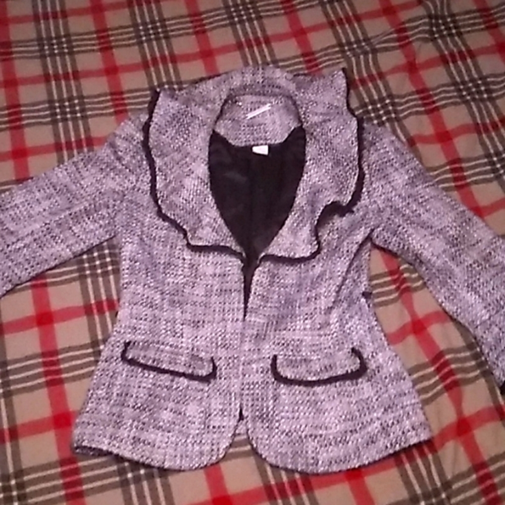 White/Black size 0 blazer